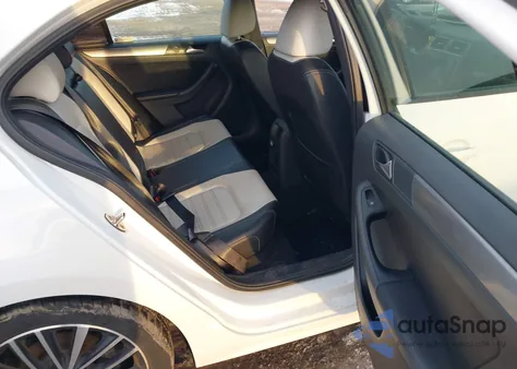 2016 Volkswagen Jetta 1.8T Sport из США, поврежденный, VIN 3VWD17AJXGM240756